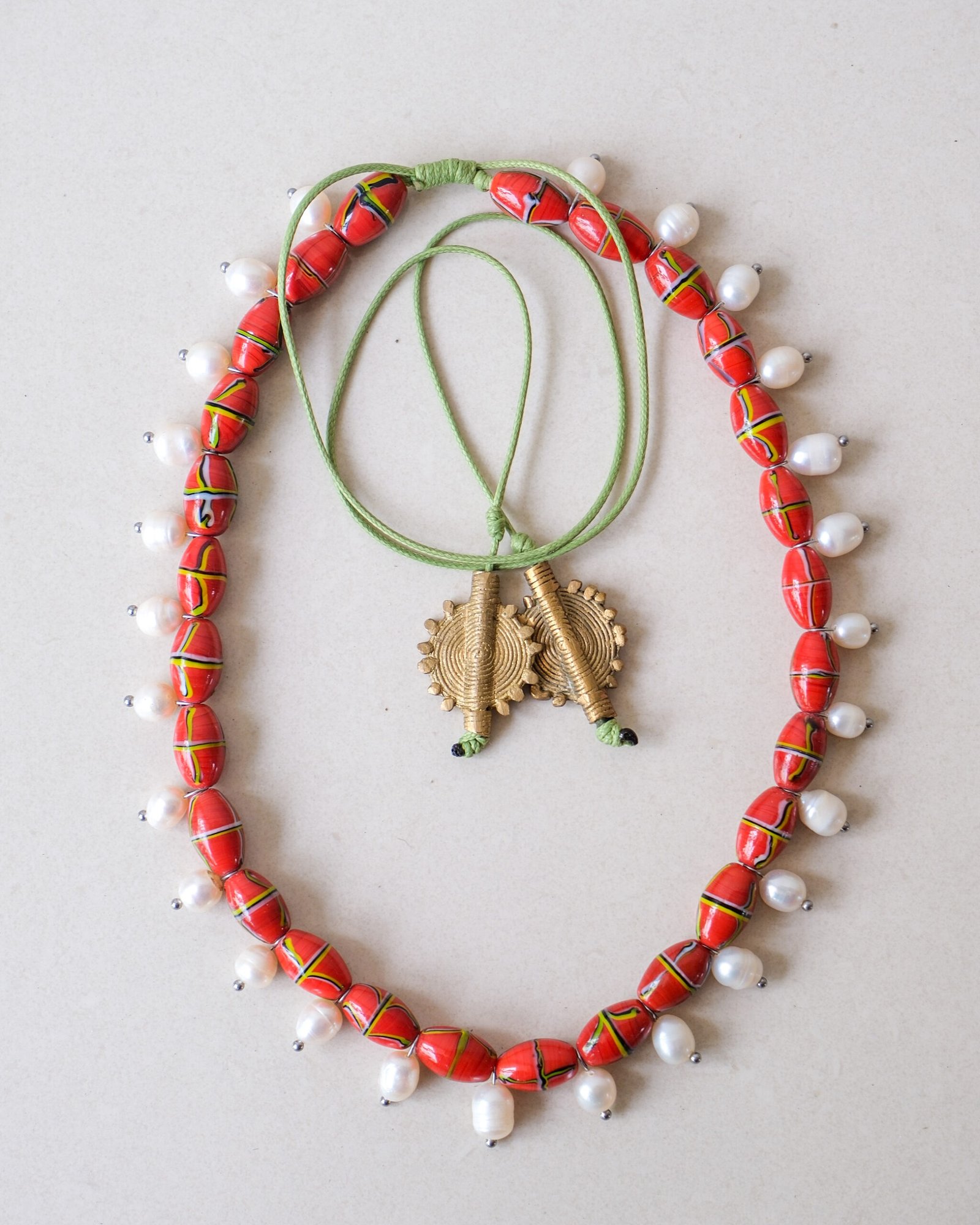 collier kéa – collier en perles de verre recyclé collier kéa – collier en perles de verre recyclé